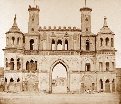 Poort van de kleine Emaum Bara door Felice Beato